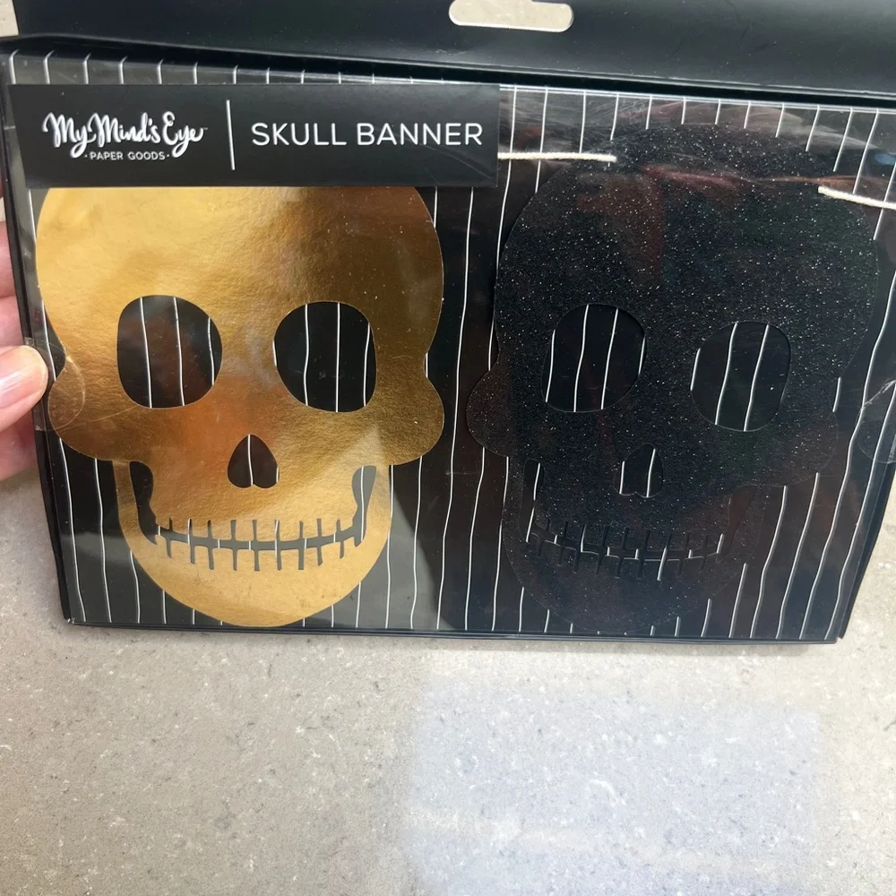 NWT Gold and Black Sparkly Skull Banner - 6 ft long w 16 skulls. Fun for a party